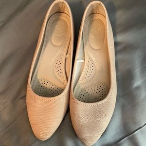 So... Nude Snakeskin Pointy-toe Flats